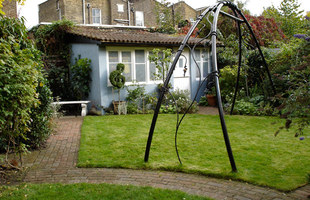 round and round: garden space to move and roam